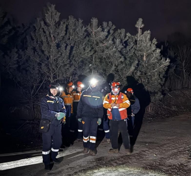 新春走基层｜高铁“夜行侠”，隧道之巅守护春运回家路