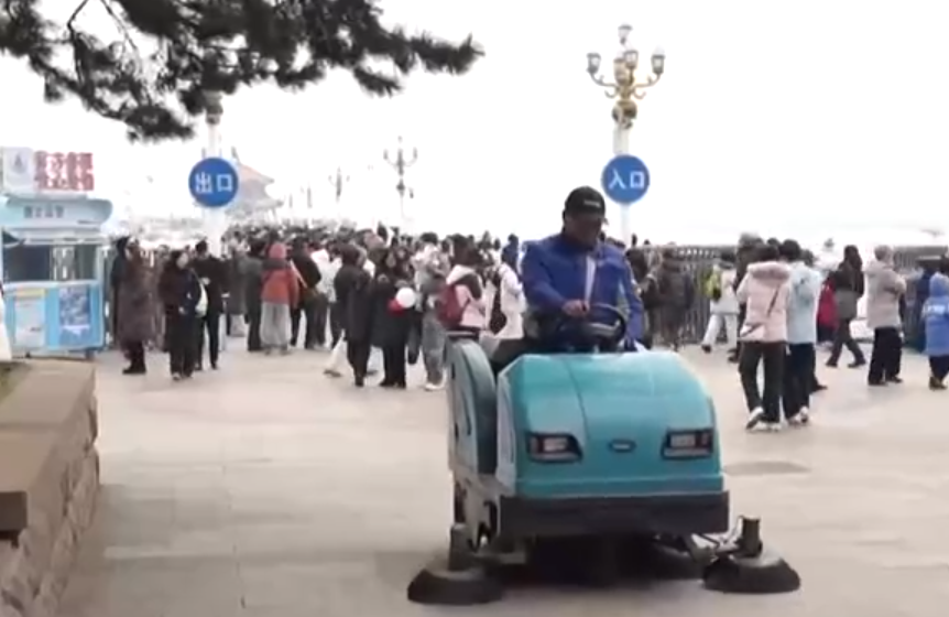 春节我在岗｜栈桥景区工作人员坚守岗位 用细致服务温暖八方游客