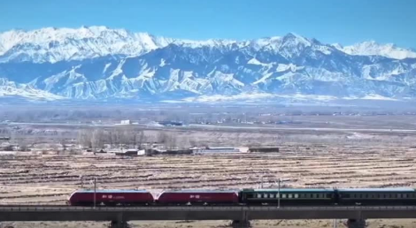 新春走基层丨5天、7000多公里，跟着Z105次列车横跨7省区，我们拍下了春运最真实的样子