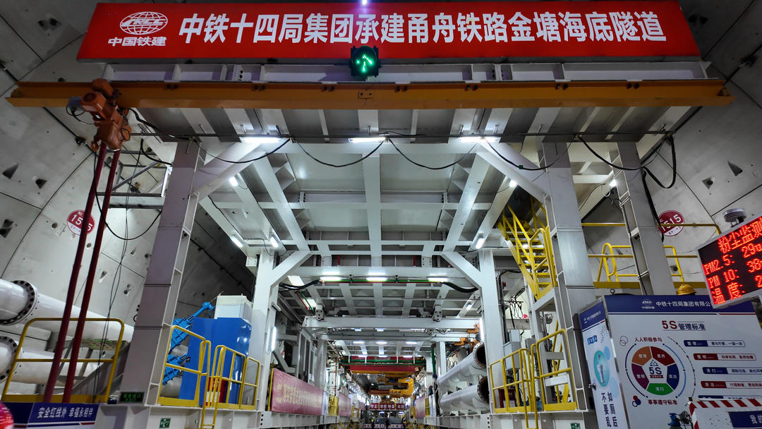 新春走基层丨海底58米，一步一“刀”